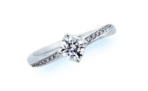結婚式で婚約指輪を着ける際の注意点は エンゲージカバーセレモニーも合わせてご紹介