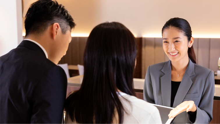 プロポーズ後の挨拶は誰からするべき？ 報告する順番や内容とは