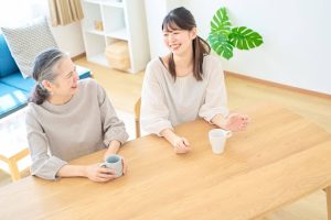 新婚のお姑さんとの付き合い方は？ちょうどいい距離感と気疲れしないコツ