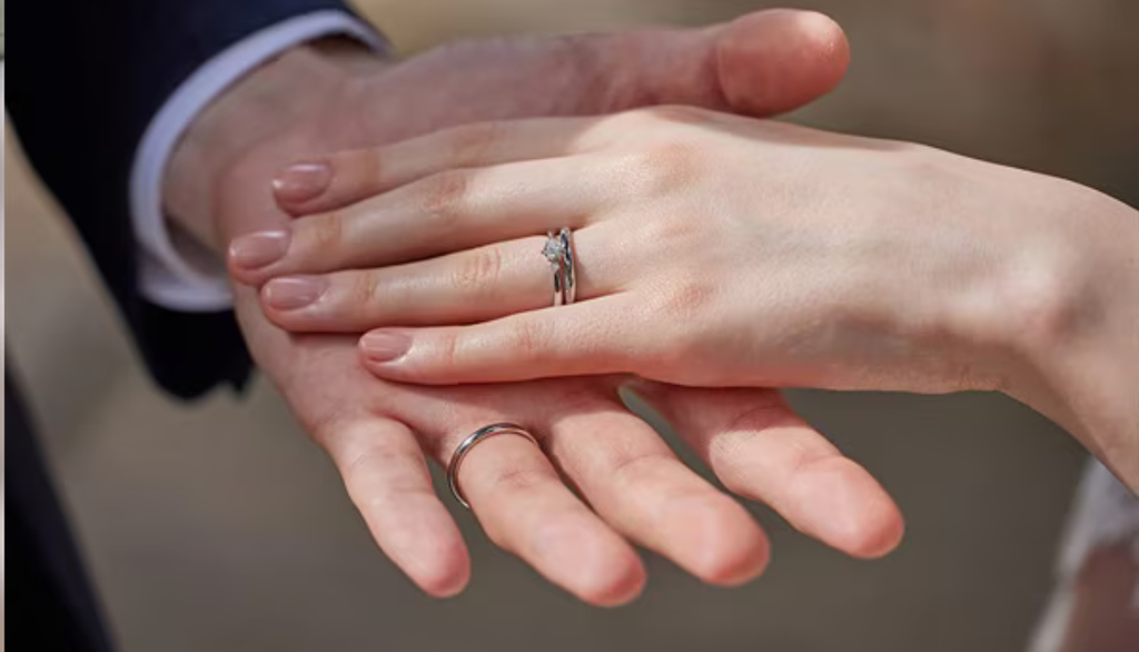 婚約指輪を買うタイミングと来店時のポイント